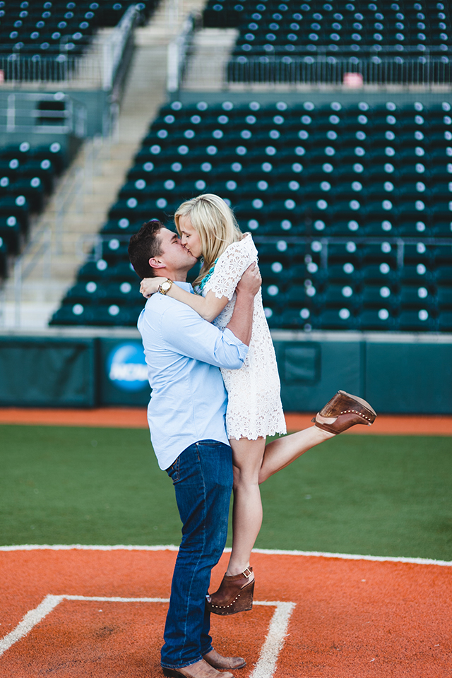 kissing-engagement-photo-baseball-field