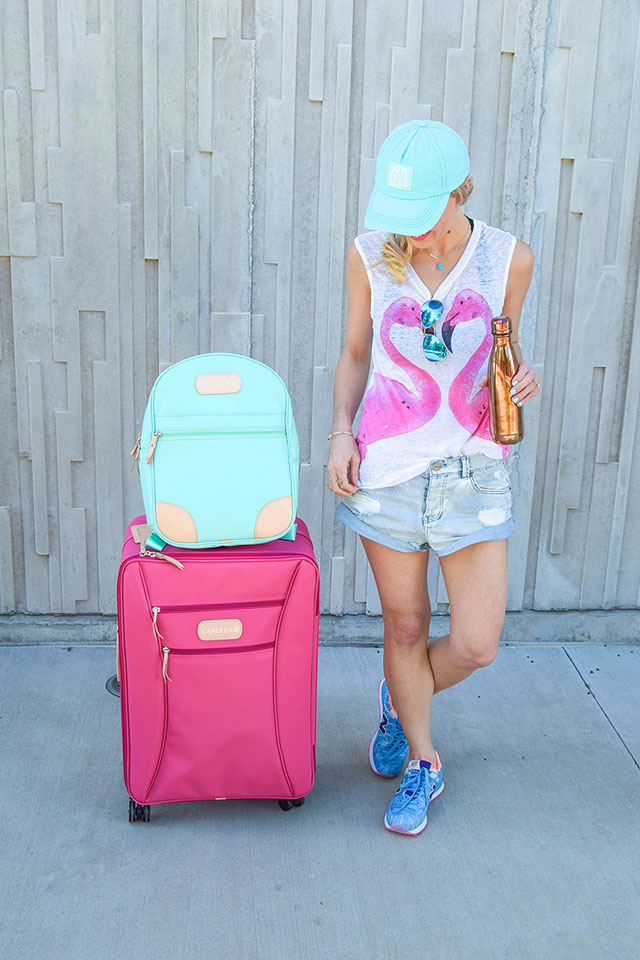 vandi-fair-blog-lauren-vandiver-dallas-texas-southern-fashion-blogger-jon-hart-designs-360-large-wheels-pink-suitcase-custom-monogram-luggage-tag-back-pack-mint-green-1