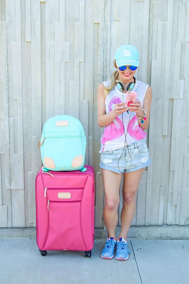 vandi-fair-blog-lauren-vandiver-dallas-texas-southern-fashion-blogger-jon-hart-designs-360-large-wheels-pink-suitcase-custom-monogram-luggage-tag-back-pack-mint-green-16
