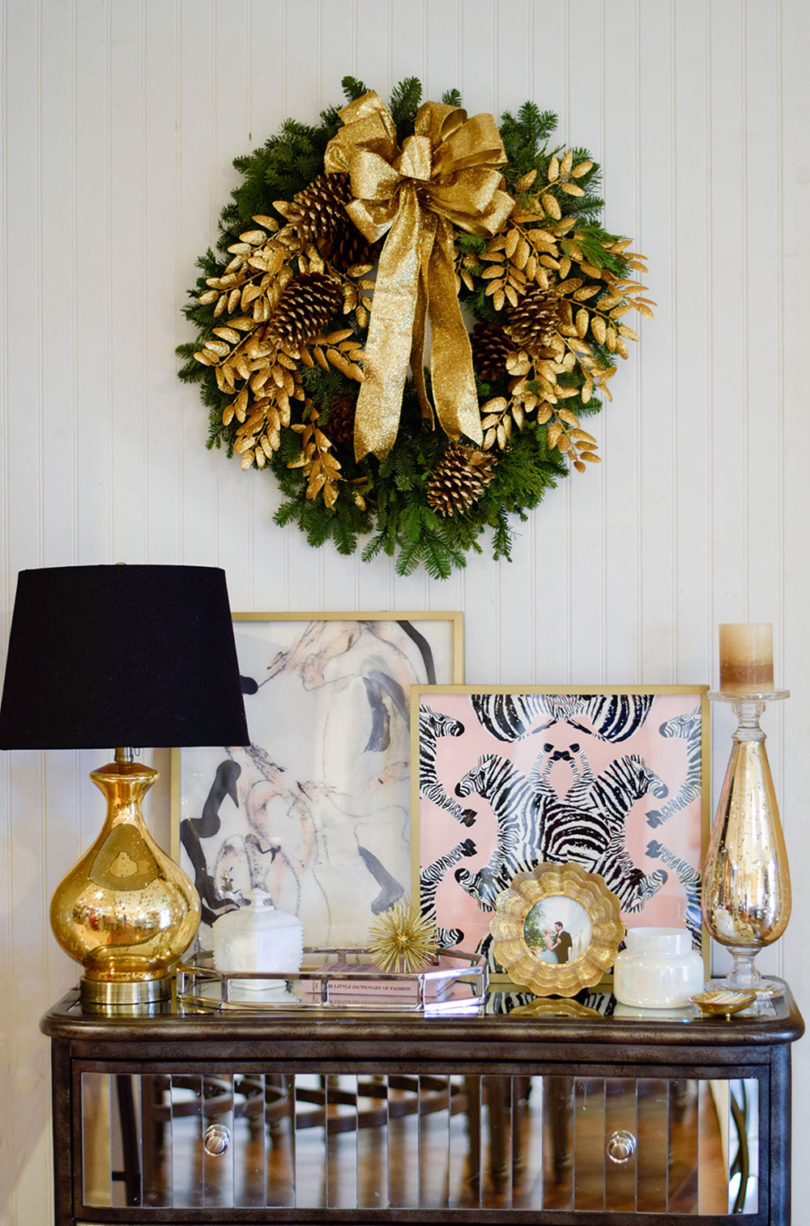 christmas-wreath-credenza-home-decor-idea