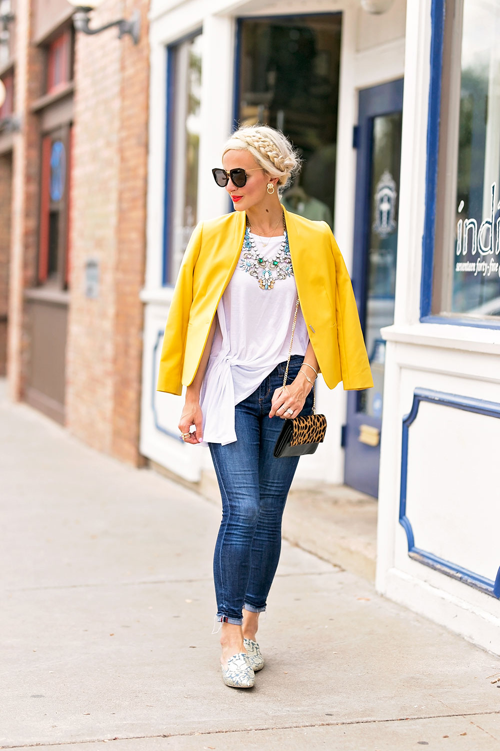 blazer jeans t-shirt outfit