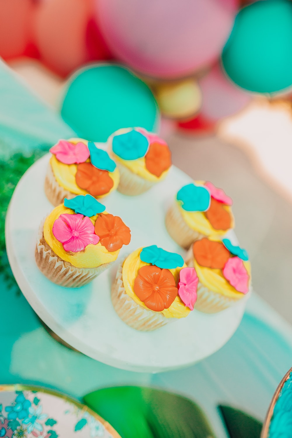 moana party cupcakes