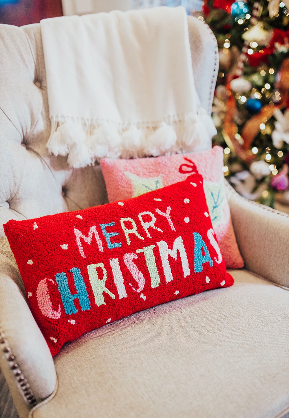 colorful christmas decorations- hook christmas throw pillows - how to decorate a small living room for christmas
