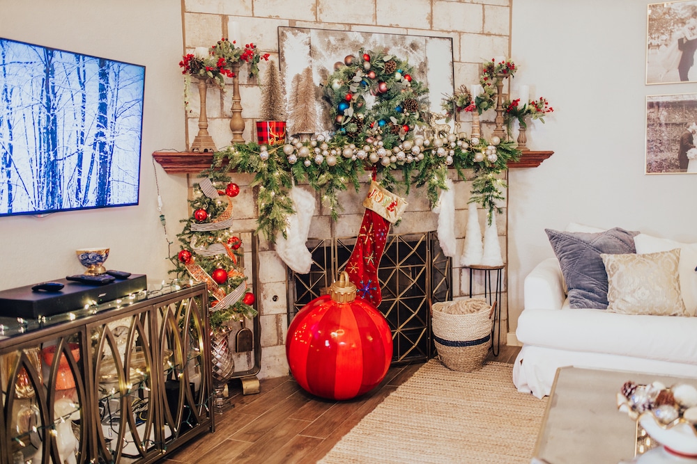 classic Christmas mantle decorating ideas - how to decorate a small living room for christmas - Christmas mantle garland