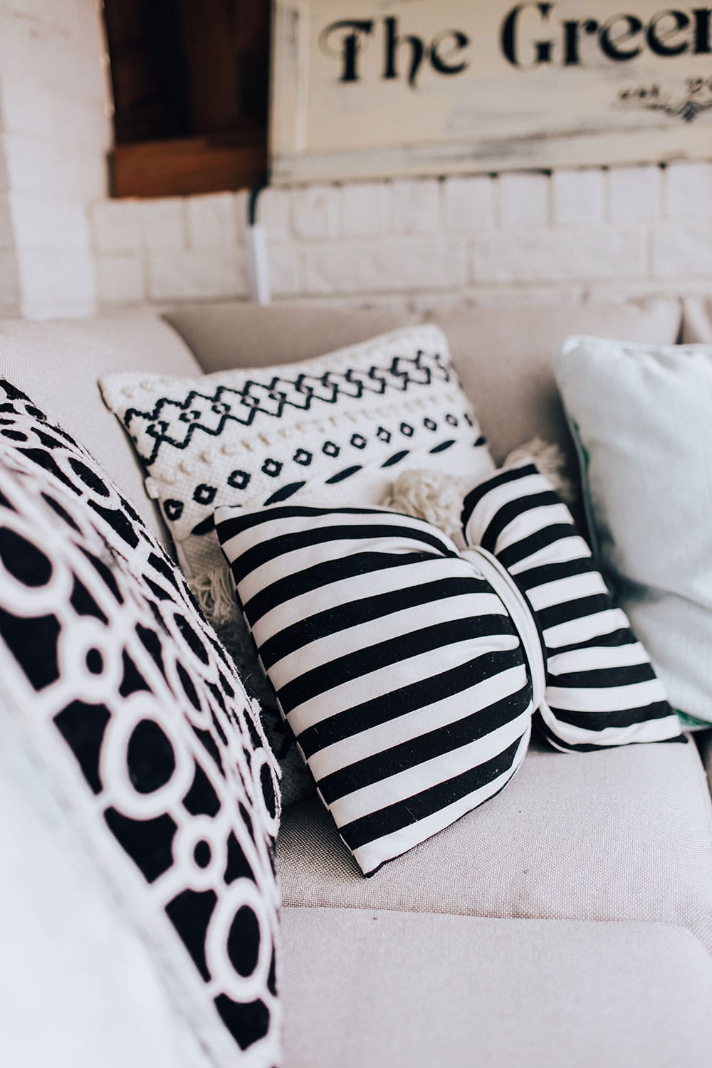 black and white outdoor throw pillows