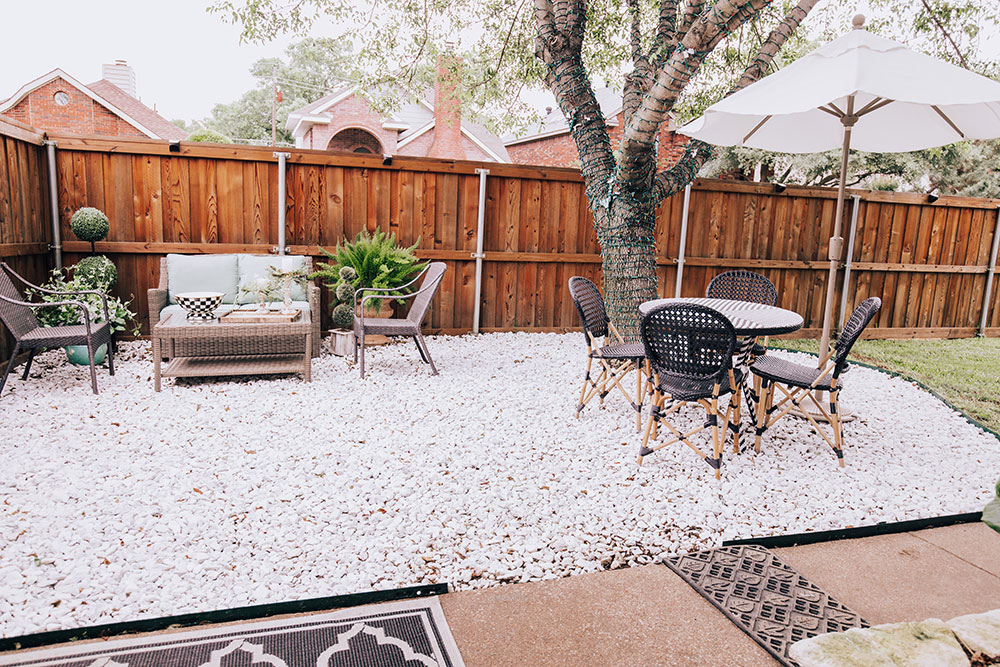small backyard patio ideas - white rock gravel porch