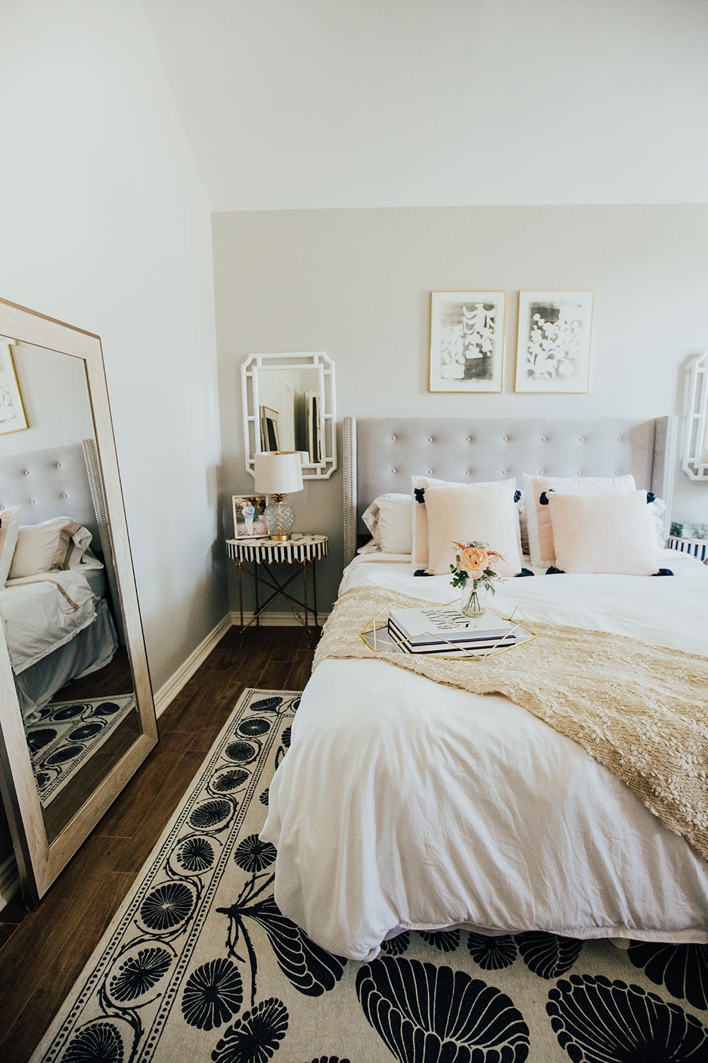 white bedding pink pillows- farmhouse bedroom ideas
